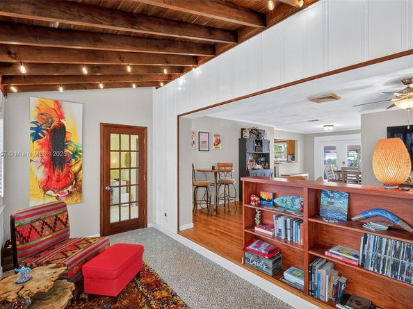 1527 Mayo St, Hollywood FL 33020