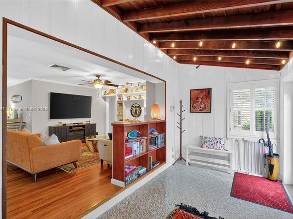 1527 Mayo St, Hollywood FL 33020