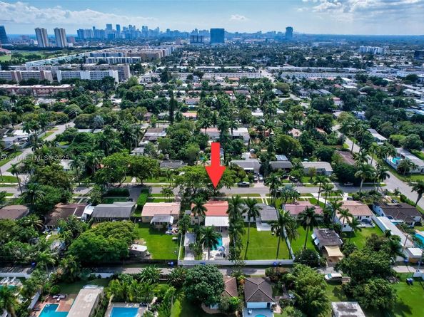 1527 Mayo St, Hollywood FL 33020