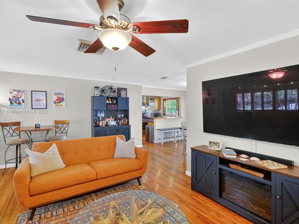 1527 Mayo St, Hollywood FL 33020