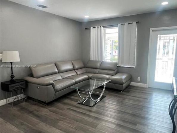 1401 NE 14th Ct, Fort Lauderdale FL 33304