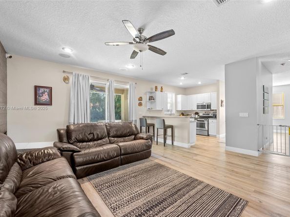 4401 NW 41st Pl, Coconut Creek FL 33073