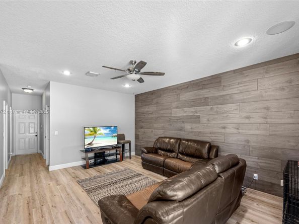 4401 NW 41st Pl, Coconut Creek FL 33073