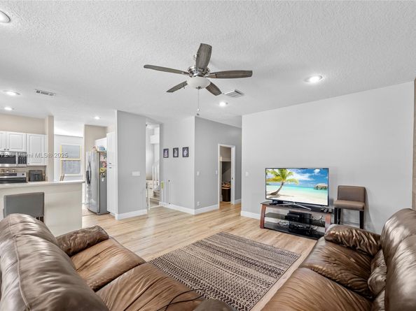 4401 NW 41st Pl, Coconut Creek FL 33073