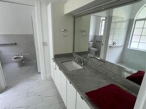 8455 NW 169th Ter, Miami Lakes FL 33016