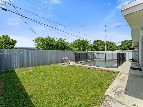 2020 De Soto Dr, Miramar FL 33023