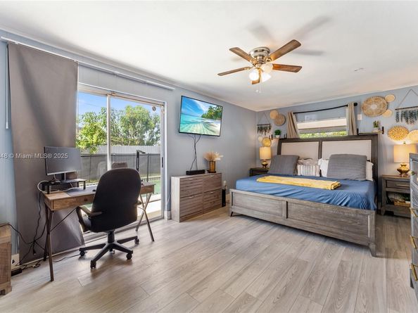 2020 De Soto Dr, Miramar FL 33023