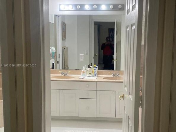 Undisclosed Address #A11921336, Pembroke Pines FL 33025