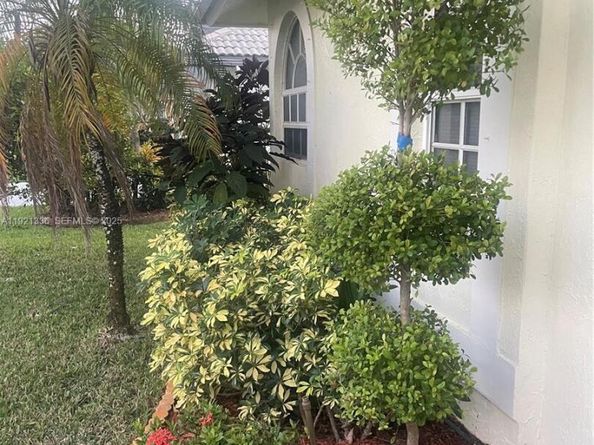 Undisclosed Address #A11921336, Pembroke Pines FL 33025