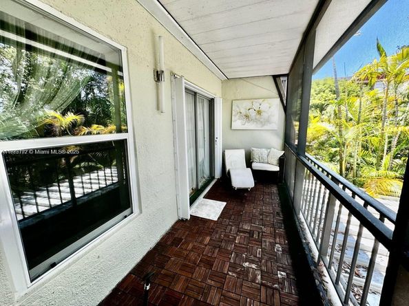 1001 Three Islands Blvd 31, Hallandale Beach FL 33009