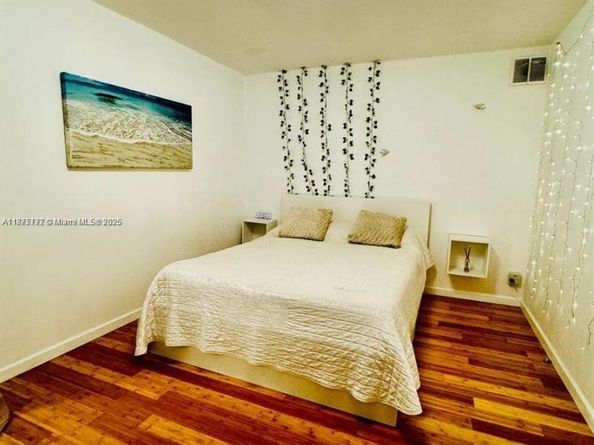 1001 Three Islands Blvd 31, Hallandale Beach FL 33009