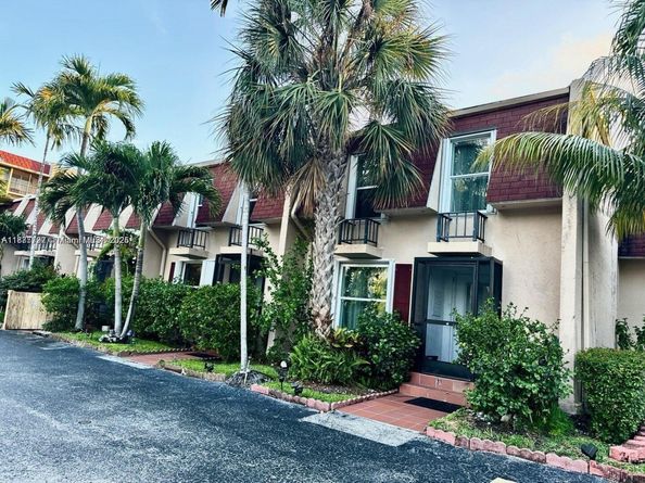 1001 Three Islands Blvd 31, Hallandale Beach FL 33009