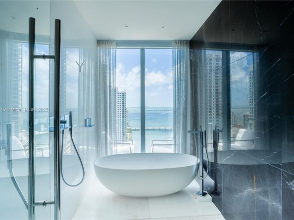 300 Biscayne Boulevard Way 2203C, Miami FL 33131