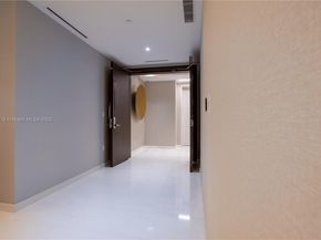 300 Biscayne Boulevard Way 2203C, Miami FL 33131