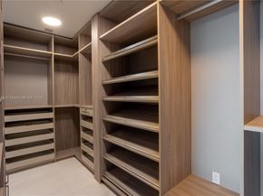 300 Biscayne Boulevard Way 2203C, Miami FL 33131