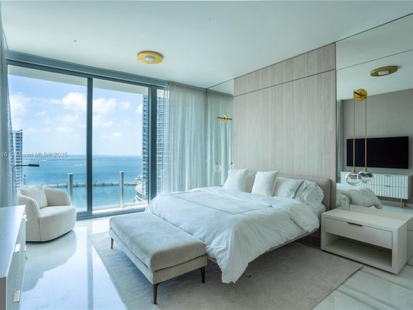 300 Biscayne Boulevard Way 2203C, Miami FL 33131