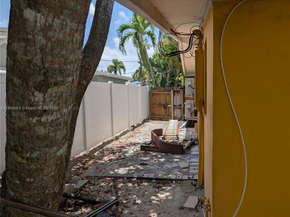 2606 Gulfstream Ln, Fort Lauderdale FL 33312