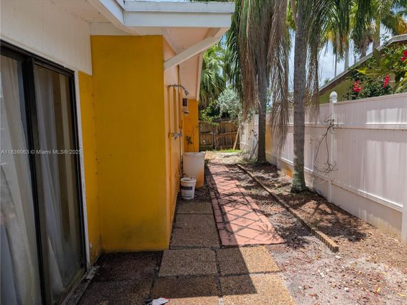 2606 Gulfstream Ln, Fort Lauderdale FL 33312
