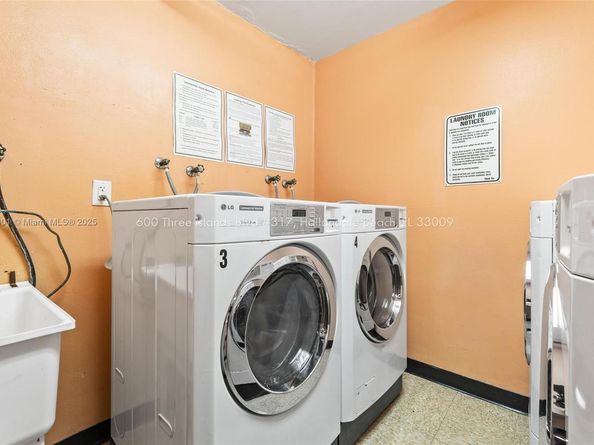 600 Three Islands Blvd 317, Hallandale Beach FL 33009