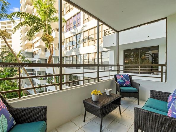 600 Three Islands Blvd 317, Hallandale Beach FL 33009