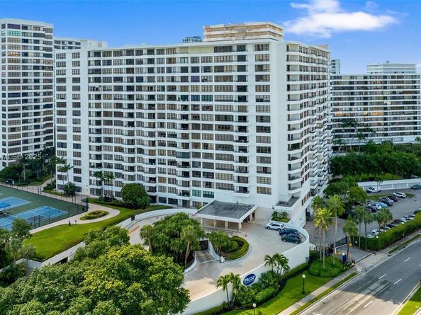 600 Three Islands Blvd 317, Hallandale Beach FL 33009