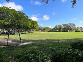 980 Golden Cane Dr, Weston FL 33327