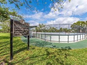 980 Golden Cane Dr, Weston FL 33327