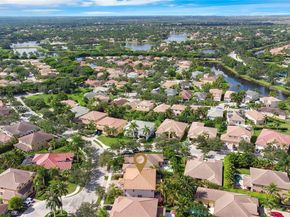 980 Golden Cane Dr, Weston FL 33327
