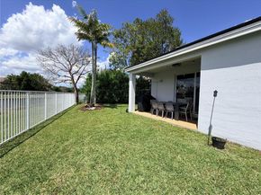 980 Golden Cane Dr, Weston FL 33327