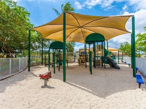 980 Golden Cane Dr, Weston FL 33327