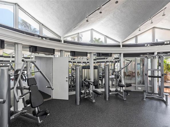 5055 Collins Ave 14H, Miami Beach FL 33140