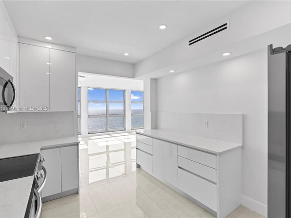 5055 Collins Ave 14H, Miami Beach FL 33140