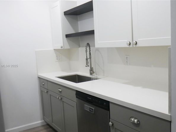 1930 NW 55th St, Miami FL 33142
