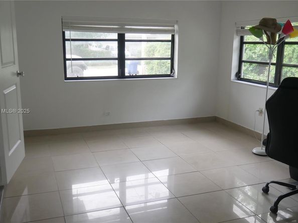 1930 NW 55th St, Miami FL 33142