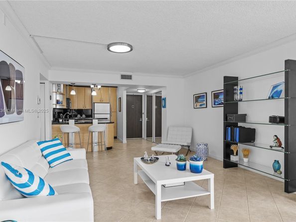 20379 W Country Club Dr 2039, Aventura FL 33180