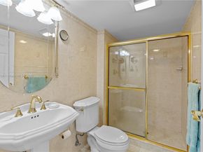 20379 W Country Club Dr 2039, Aventura FL 33180