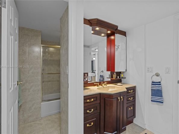 20379 W Country Club Dr 2039, Aventura FL 33180