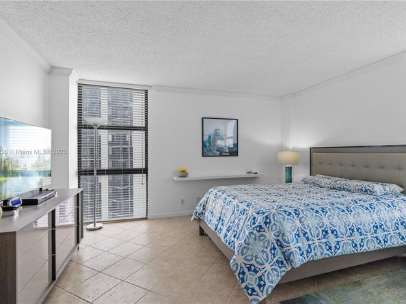 20379 W Country Club Dr 2039, Aventura FL 33180