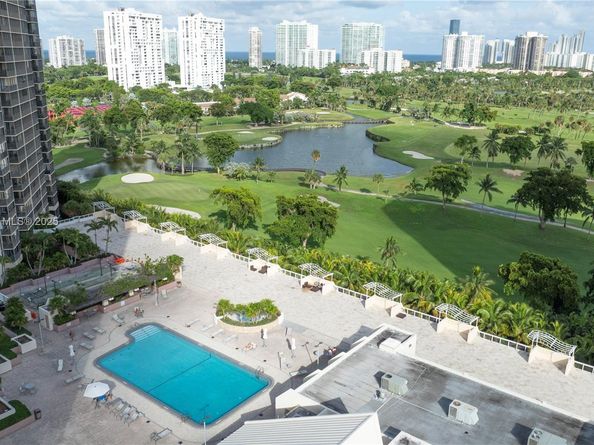20379 W Country Club Dr 2039, Aventura FL 33180
