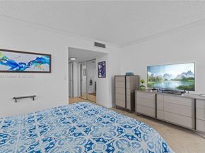 20379 W Country Club Dr 2039, Aventura FL 33180