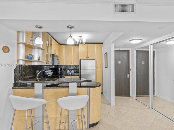 20379 W Country Club Dr 2039, Aventura FL 33180