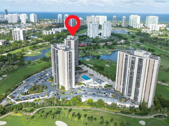 20379 W Country Club Dr 2039, Aventura FL 33180