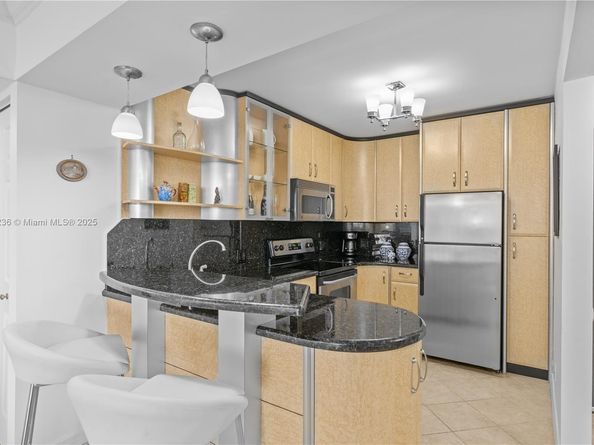 20379 W Country Club Dr 2039, Aventura FL 33180