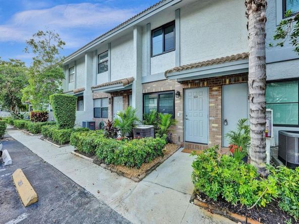 9845 RIVERSIDE Drive 828, Coral Springs FL 33071