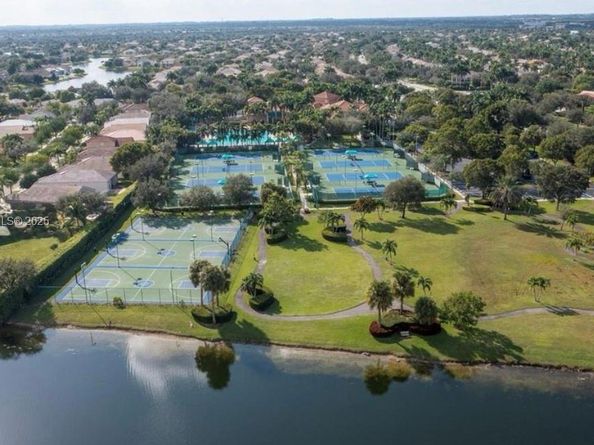 14095 NW 22nd Ct, Pembroke Pines FL 33028