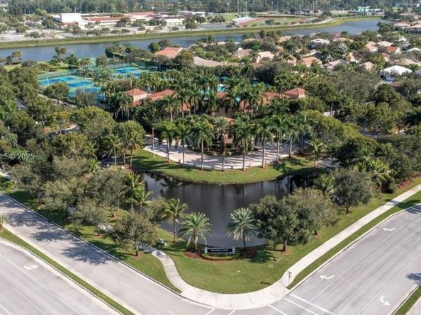 14095 NW 22nd Ct, Pembroke Pines FL 33028