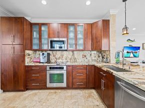 1206 Falls Blvd, Weston FL 33327