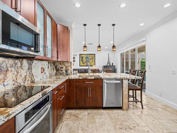 1206 Falls Blvd, Weston FL 33327