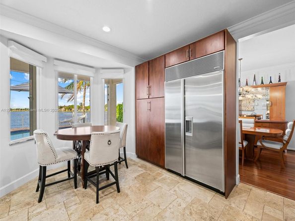 1206 Falls Blvd, Weston FL 33327