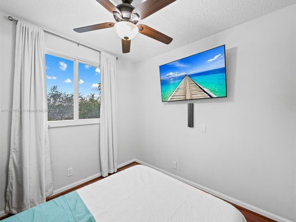 1206 Falls Blvd, Weston FL 33327